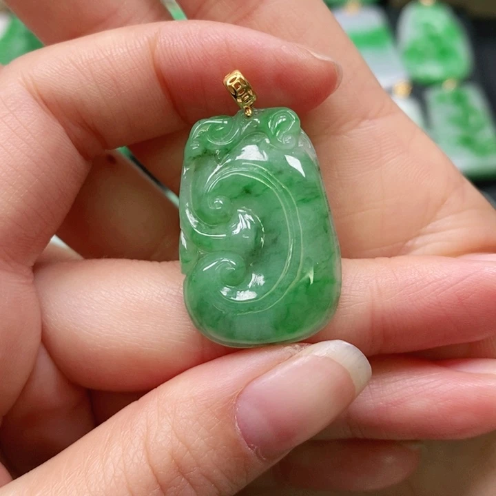 翡翠颈饰未镶嵌吊坠