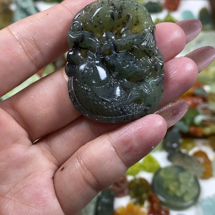 未镶嵌蛇纹石玉吊坠
