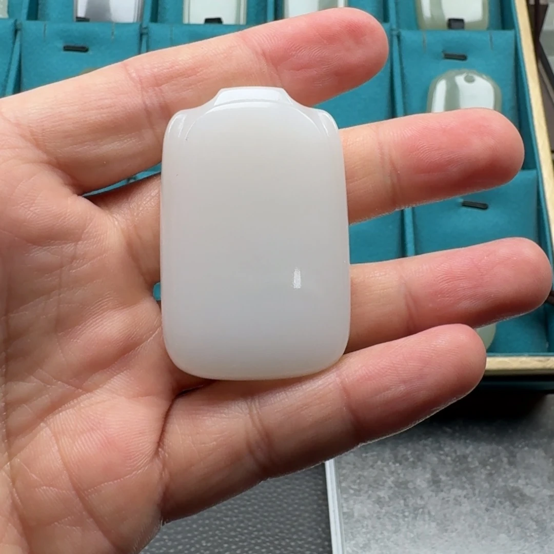 和田玉颈饰未镶嵌一****户