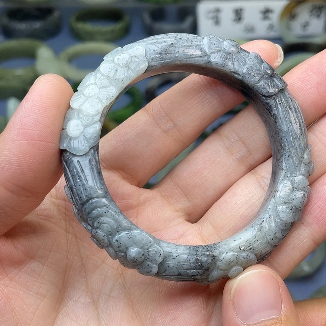 娜***妈未镶嵌手镯和田玉54mm