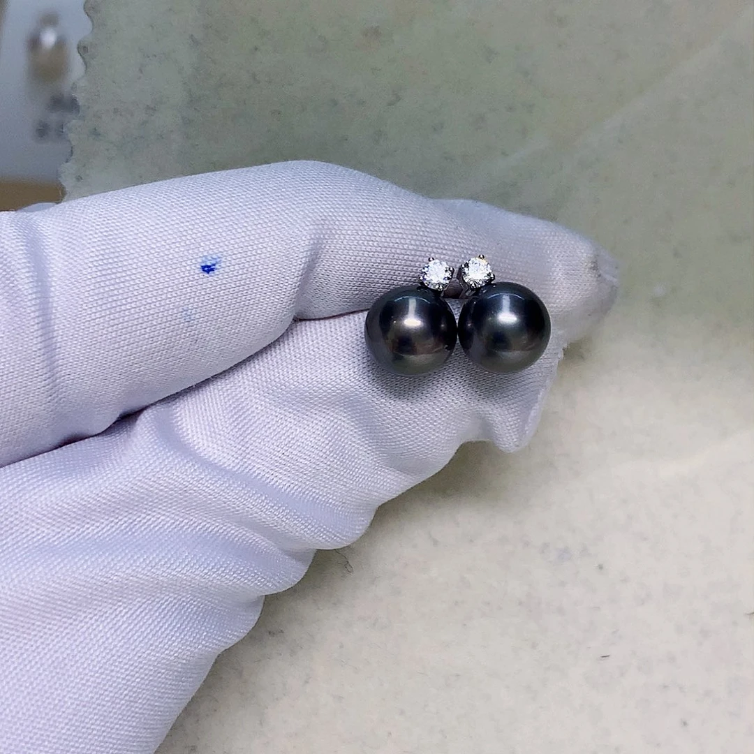 18K金镶嵌耳钉海水珍珠