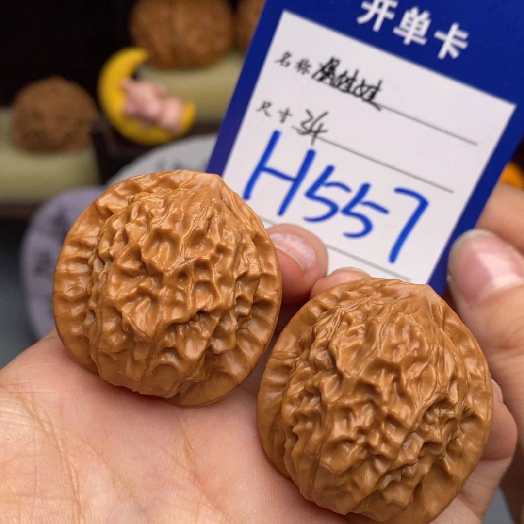 文玩核桃吊坠瓷娃娃