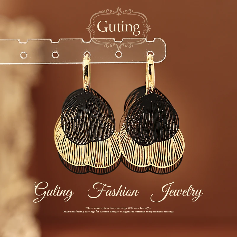 铜合金耳饰 22369金色镂空片片耳钉女高级感气质耳环独特小众耳饰