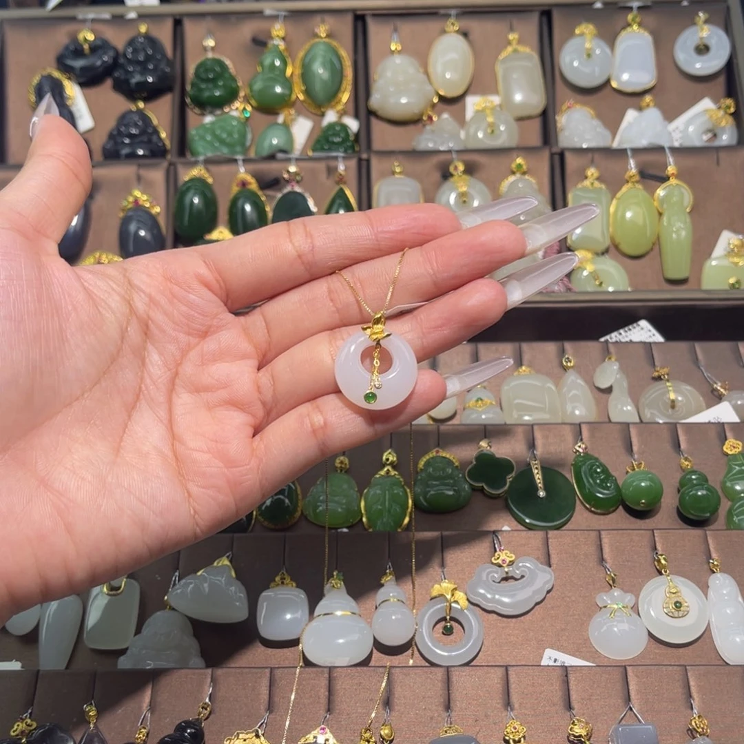 和田玉18K金镶嵌吊坠(赠链)