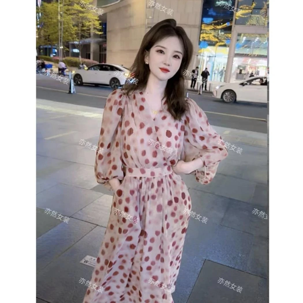 2025夏季新款法式波点v领连衣裙女灯笼袖收腰中长裙气质女装裙子
