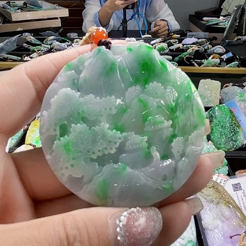 颈饰未镶嵌翡翠一个