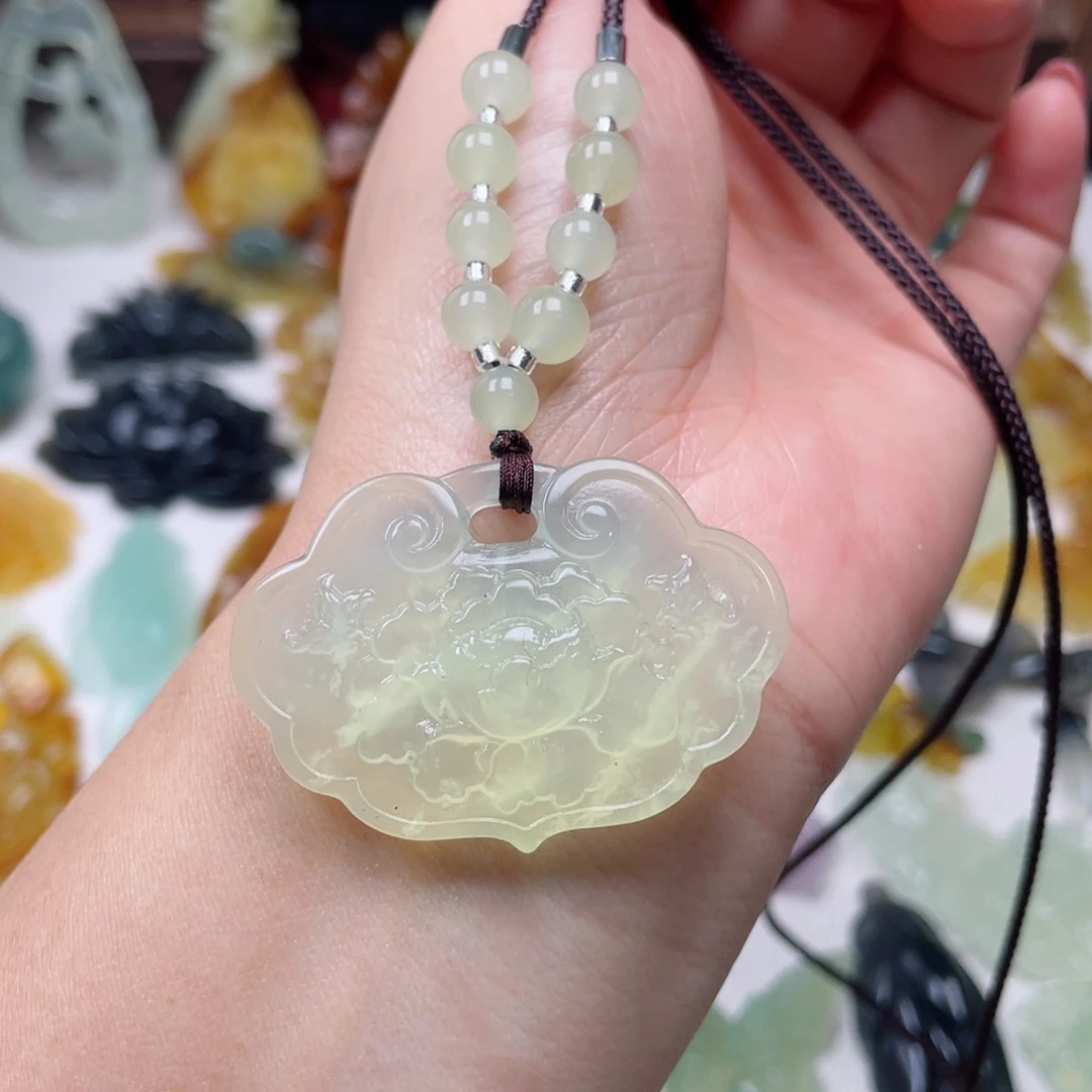 蛇纹石玉颈饰未镶嵌