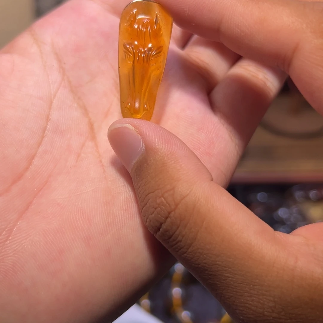 琥珀未镶嵌颈饰马头牌