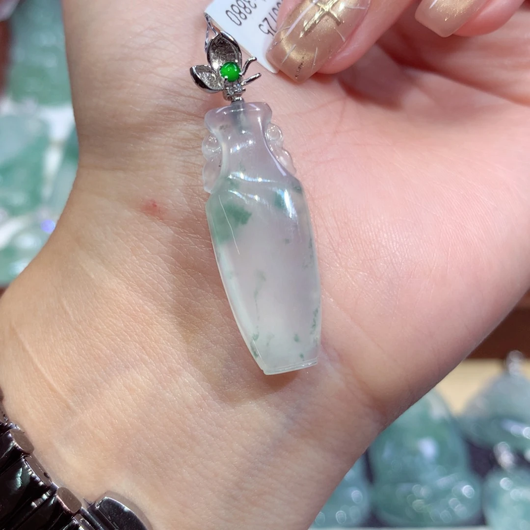 吊坠(不含链)18K金镶嵌翡翠