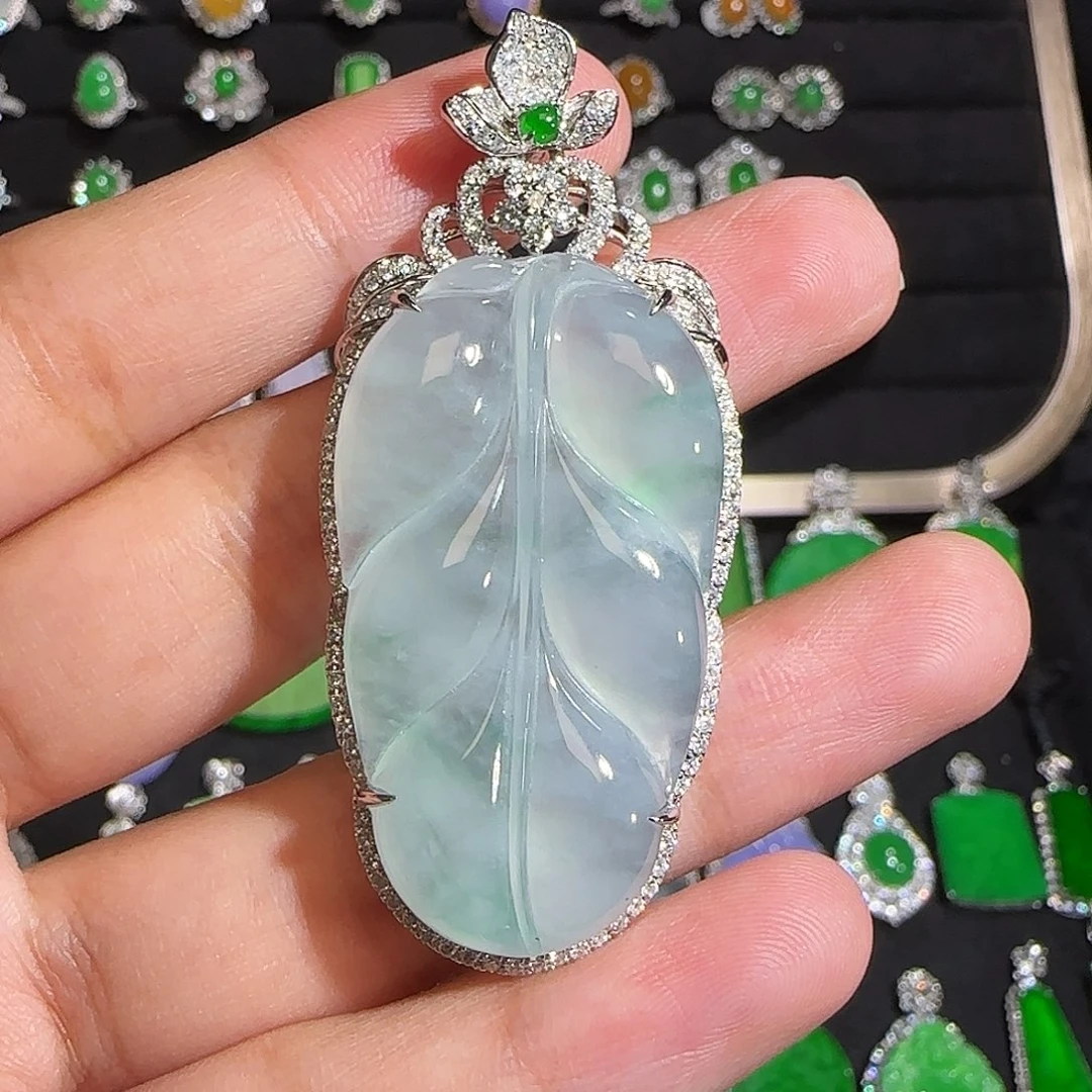 翡翠18K金镶嵌颈饰