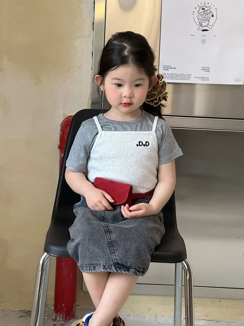 【BA黎-450】2025春新款女童韩版花灰刺绣吊带&短袖T恤&炭黑牛仔裙