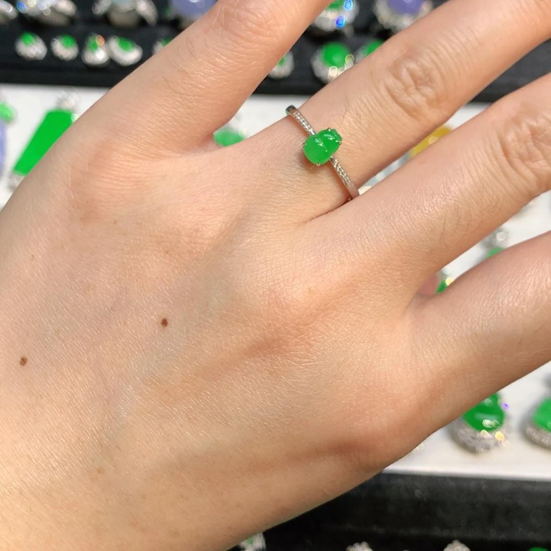 翡翠18K金镶嵌戒指