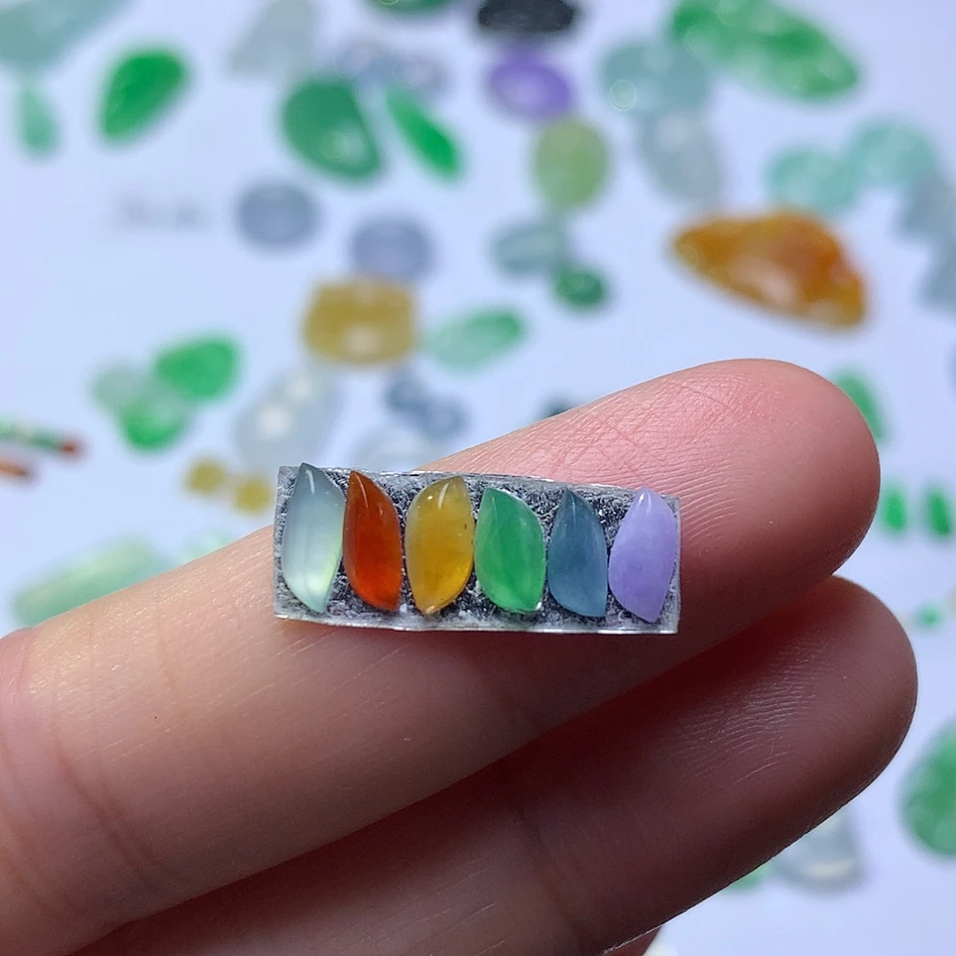 翡翠未镶嵌颈饰随形