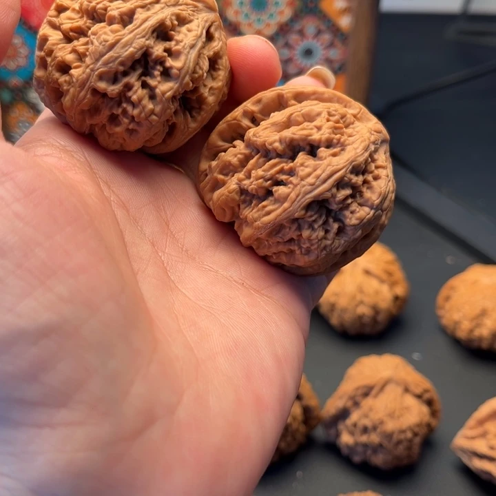 文玩核桃吊坠粗筋鹰嘴44