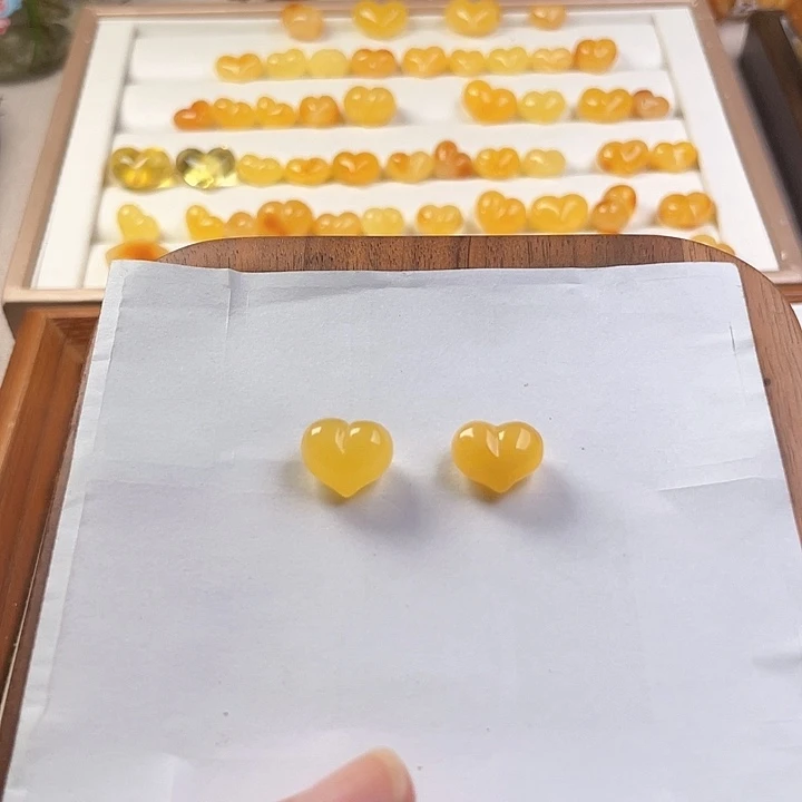 琥珀颈饰未镶嵌三*.
