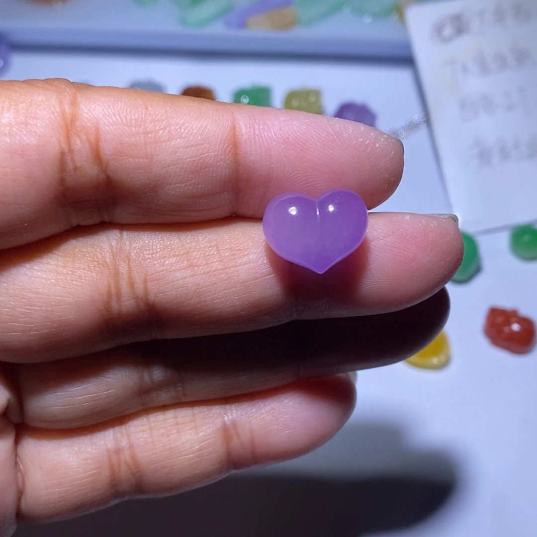 颈饰未镶嵌翡翠虚**燕吊坠