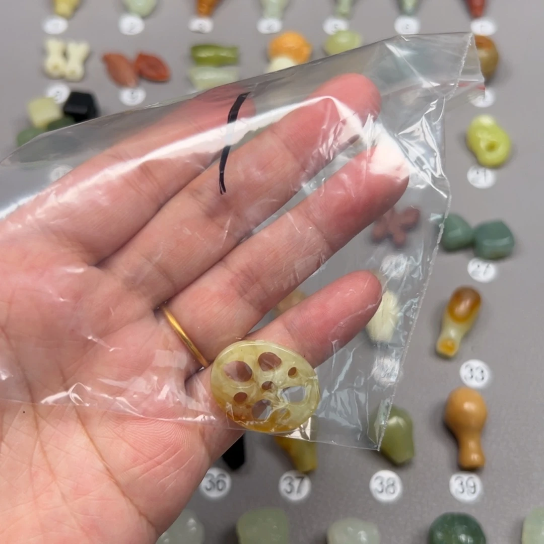 蛇纹石玉未镶嵌颈饰S****e微瑕不退不换