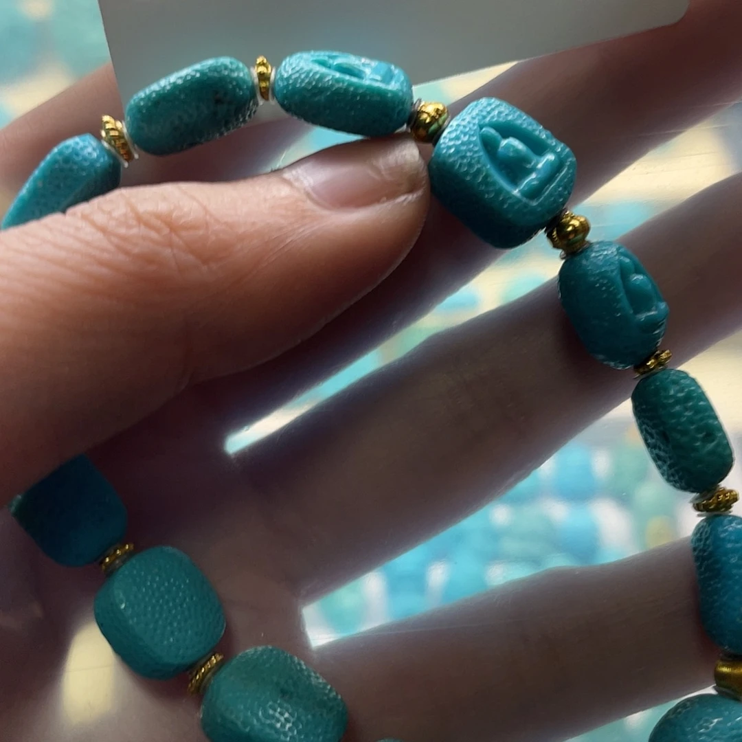 ****王绿松石未镶嵌颈饰