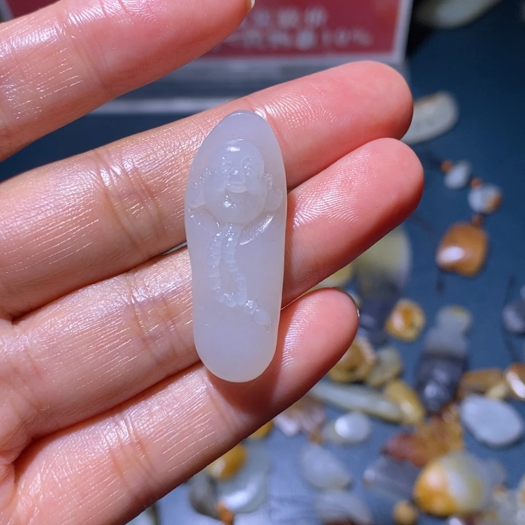 哇***偶颈饰未镶嵌和田玉
