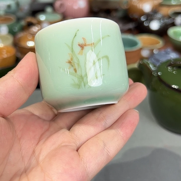 龙泉敬悦青瓷品茗杯微瑕