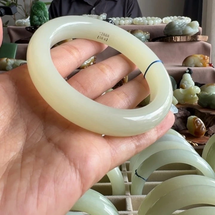 和田玉（糖玉）未镶嵌颈饰