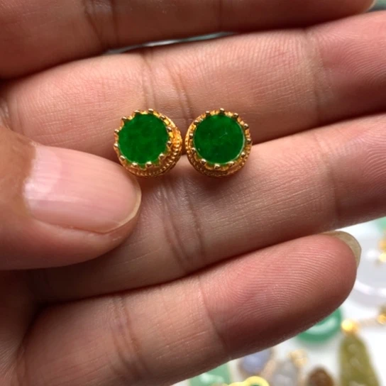 翡翠颈饰未镶嵌翡翠