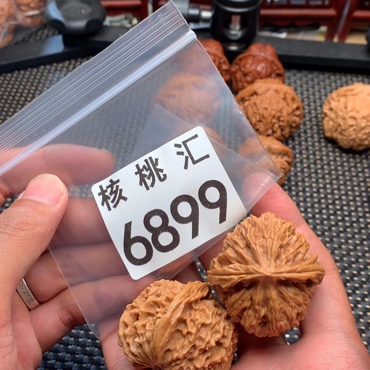 文玩核桃吊坠皇冠