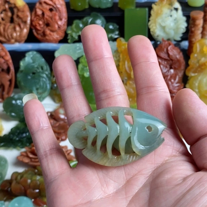 蛇纹石玉未镶嵌颈饰