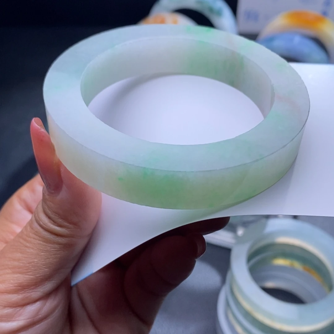 定制翡翠未镶嵌翡翠手镯