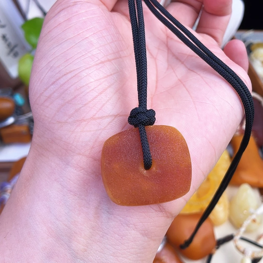 未镶嵌琥珀珠宝奇石