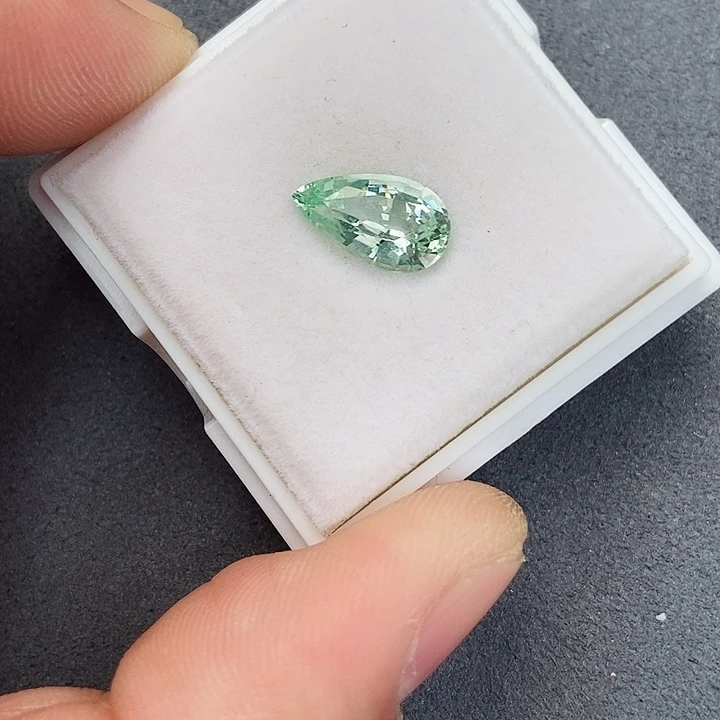 碧玺裸石未镶嵌2.93克拉