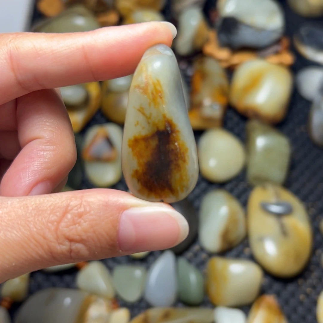 和田玉未镶嵌把件A57