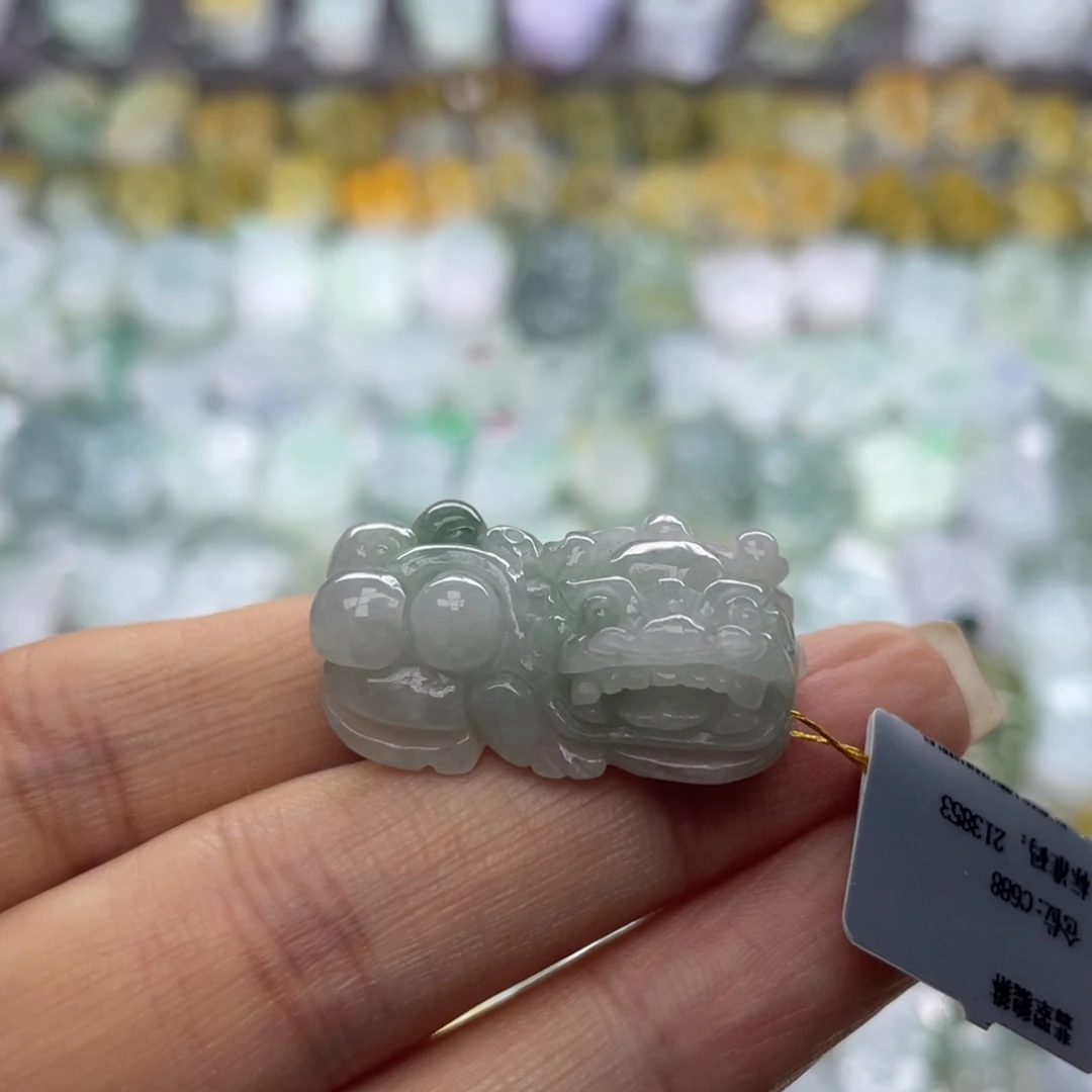 姚****颈饰未镶嵌翡翠貔貅