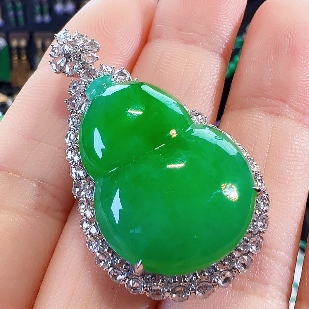 18K金镶嵌戒指翡翠签收后24小时鉴赏期