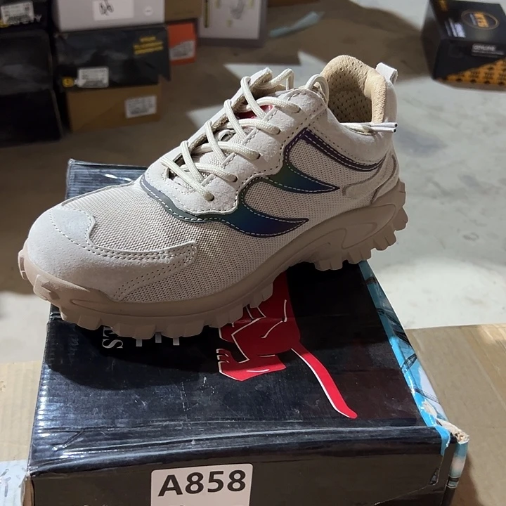 编号858号。 40码微瑕防砸防刺劳保鞋