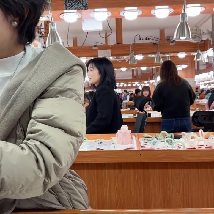 天***蚕翡翠未镶嵌手镯意向金