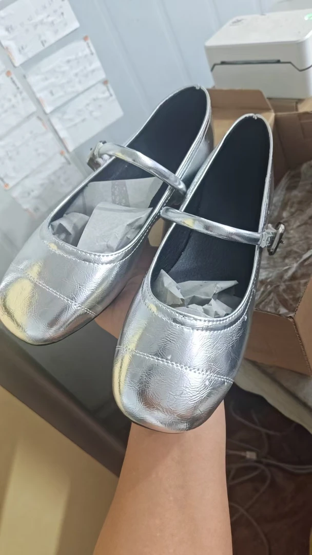（微瑕微瑕）  浅口中跟玛丽珍鞋低跟法式单鞋粗跟银色可露丽风
