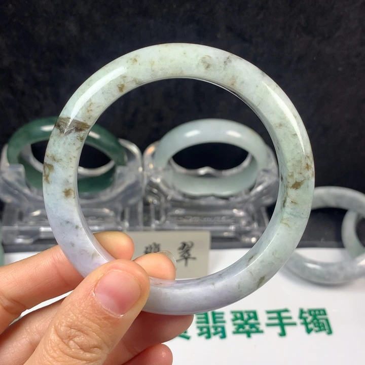 翡翠未镶嵌手镯28号。 60圈