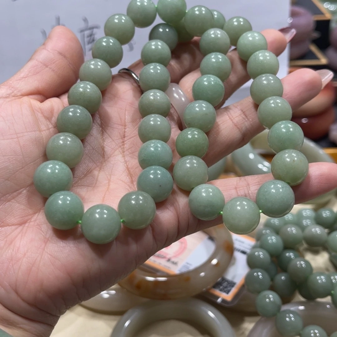 未镶嵌手镯石英岩玉