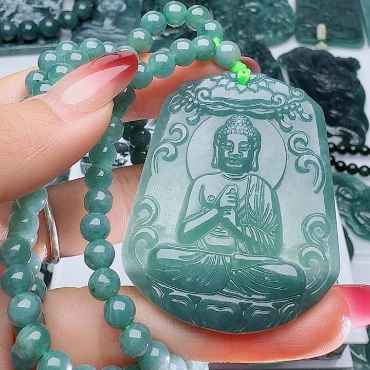 翡翠未镶嵌颈饰多样性发其一