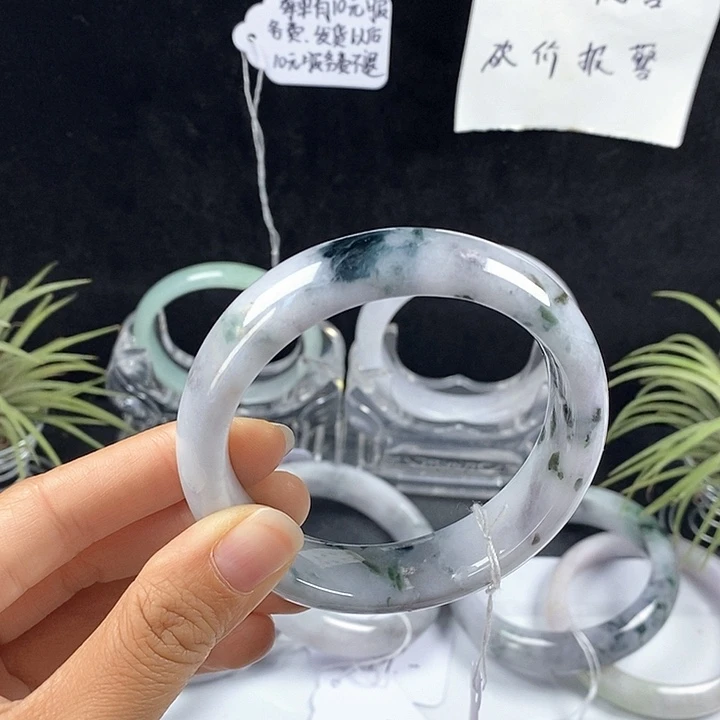 翡翠未镶嵌手镯62号。 58圈