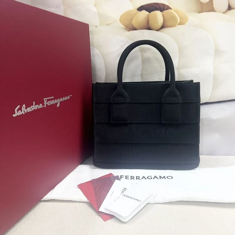 未使用/菲拉格慕/C14035551093/[251119SWB]