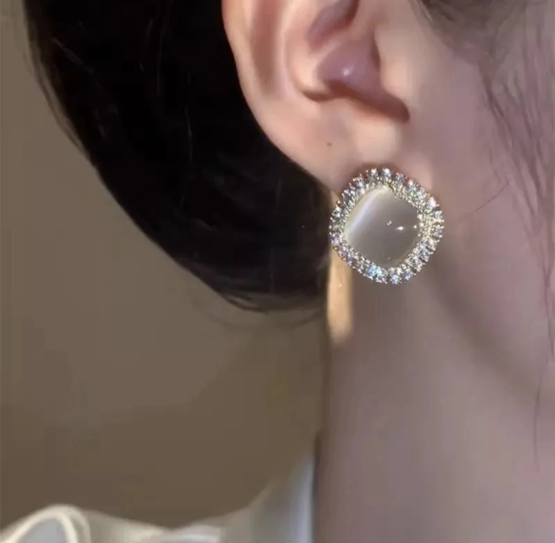 非金属仿珍珠耳饰 小香风女白色金色法式小众耳钉个性上班族耳饰