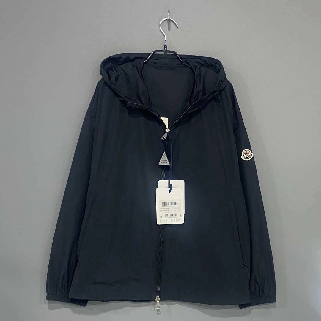 未使用 MONCLER 新款袖标logo冲锋衣外套/3码/29614
