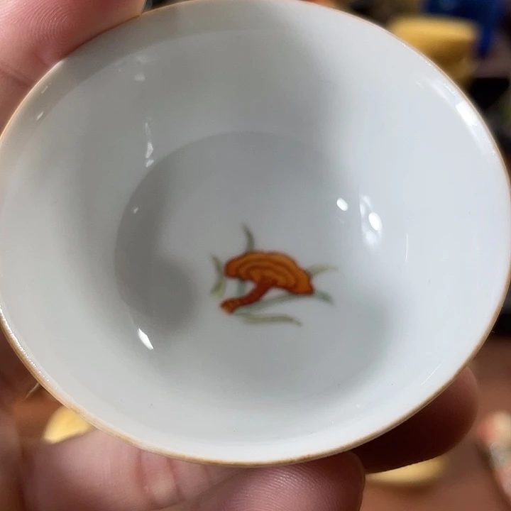 男***途瓷片精致雕刻工艺精湛