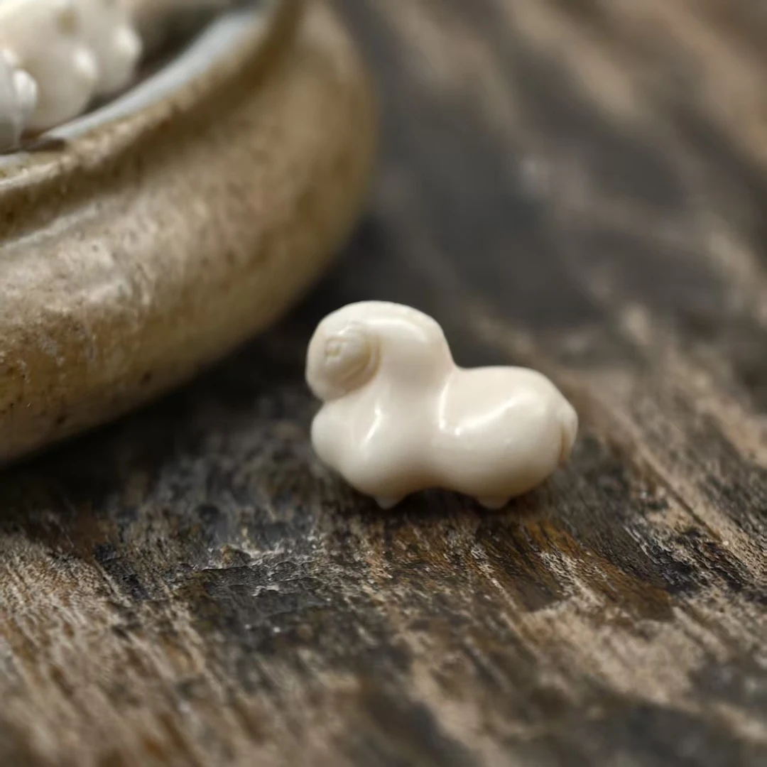 T376【唐马】精品猛犸象牙11.8*9.3MM左右文玩侧挂背云配饰（发其一