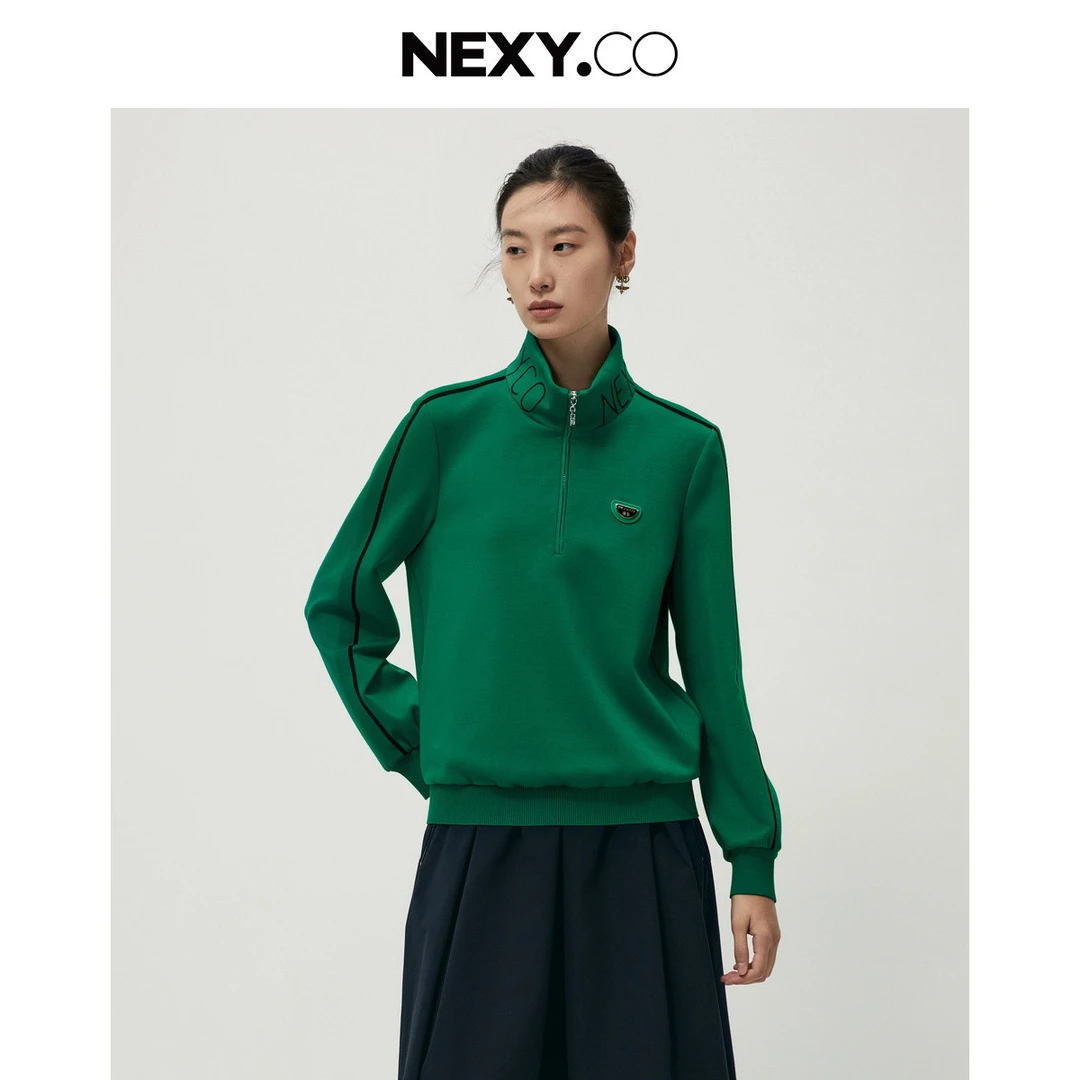 【晨粉专享价】奈蔻春休闲运动风logo印花定制标高领卫衣女