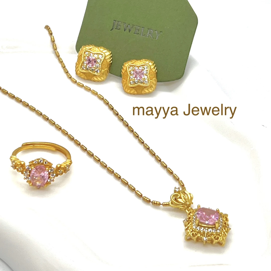 铜合金钛钢合成锆石手镯 铜合金时尚首饰三件套金色