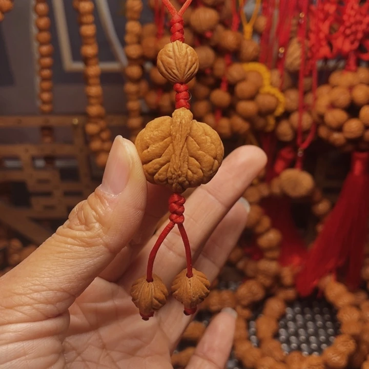 木质类龙纹桃枭挂件