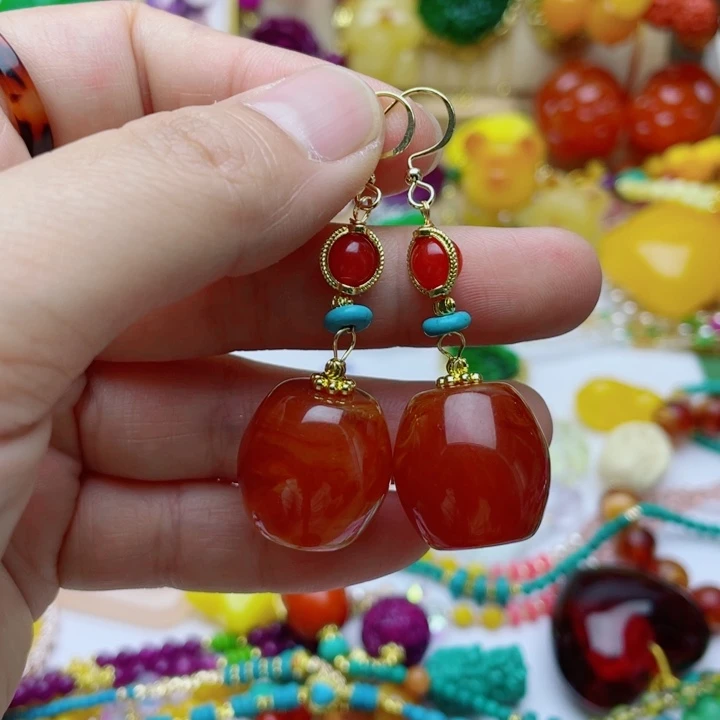 树脂制品文*4号红色耳坠